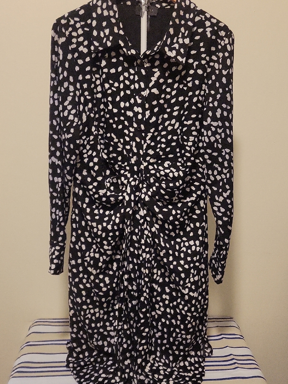 Gracia Black and White Long Sleeve Knot-Front Printed Dress